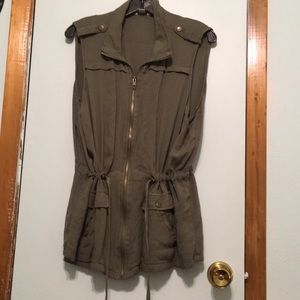 Olive green zip up tank top could be wore as vest